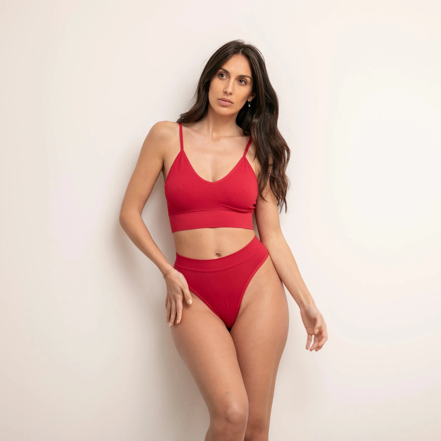 SCARLET® | ULTRA-COMFORTABLE UNDERWIRED SET WITH THONG PANTIES